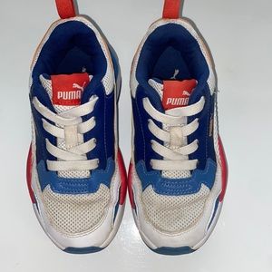 Boys Puma tennis shoes